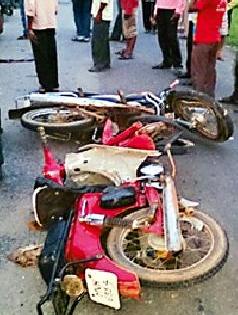 Bike of bikes | दुचाकींची धडक Bike of bikes | दुचाकींची धडक