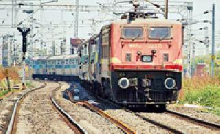 Four trains will be canceled in a month | रेल्वेच्या चार गाड्या महिनाभरात होणार बंद