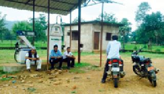 Coverage for mobile phones taken from petrol pump! | पेट्रोलपंपावरून घेतात मोबाईलसाठी कव्हरेज!