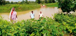 Farmers of Vairagad are threatened by their lives | वैरागडातील शेतकरी जीव धोक्यात घालून जातात शेतावर Farmers of Vairagad are threatened by their lives | वैरागडातील शेतकरी जीव धोक्यात घालून जातात शेतावर