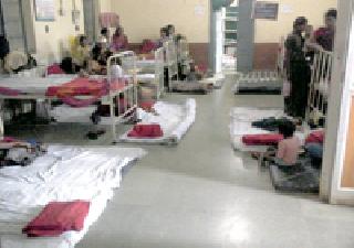 The hospital is only on 'Saline' | रुग्णालयच ‘सलाईन’वर The hospital is only on 'Saline' | रुग्णालयच ‘सलाईन’वर