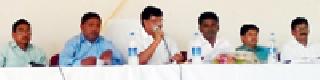 Drought review by MLAs | आमदारांनी घेतला दुष्काळाचा आढावा Drought review by MLAs | आमदारांनी घेतला दुष्काळाचा आढावा