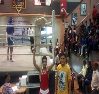 Akola's heavy armies in the Boxing Championship | मुष्टियुद्ध स्पर्धेत अकोल्याचा हरी आर्मीवर भारी Akola's heavy armies in the Boxing Championship | मुष्टियुद्ध स्पर्धेत अकोल्याचा हरी आर्मीवर भारी