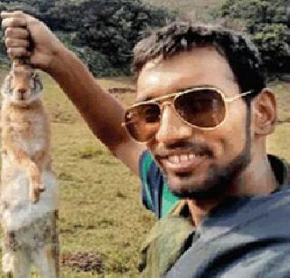Shelfing of the rabbit fell victim to the price | सश्याची शिकार करतानाची सेल्फी पडली महागात Shelfing of the rabbit fell victim to the price | सश्याची शिकार करतानाची सेल्फी पडली महागात