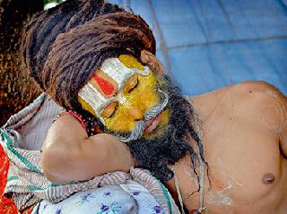 The pillow below the shoulder | खांद्यावरचं डोकंडोक्याखालची उशी The pillow below the shoulder | खांद्यावरचं डोकंडोक्याखालची उशी