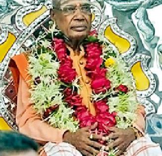 Shobhayatray launches Sivadakshak ceremony | शोभायात्रेने शिवदीक्षा सोहळ्याला प्रारंभ Shobhayatray launches Sivadakshak ceremony | शोभायात्रेने शिवदीक्षा सोहळ्याला प्रारंभ