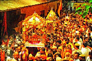 Trimagankari thundering with the illusion of Jai Bhole! | जय भोलेच्या गजराने त्र्यंबकनगरी दुमदुमली! Trimagankari thundering with the illusion of Jai Bhole! | जय भोलेच्या गजराने त्र्यंबकनगरी दुमदुमली!