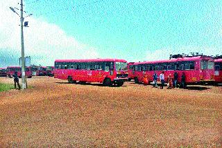 Buses vacant; Parking lot | बसेस रिकाम्या; वाहनतळ सुनेसुने Buses vacant; Parking lot | बसेस रिकाम्या; वाहनतळ सुनेसुने