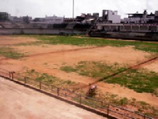The only 'stadium' drought | एकमेव ‘स्टेडियम’ची दुरवस्था The only 'stadium' drought | एकमेव ‘स्टेडियम’ची दुरवस्था