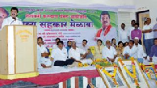 To strengthen the cooperative movement for farmers' welfare | शेतकरी कल्याणासाठी सहकार चळवळ मजबूत व्हावी