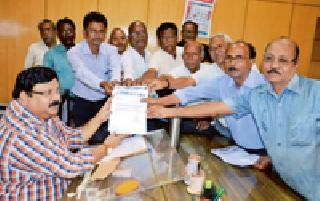 Bamcef's request to the Collector | जिल्हाधिकारी यांना बामसेफचे निवेदन Bamcef's request to the Collector | जिल्हाधिकारी यांना बामसेफचे निवेदन