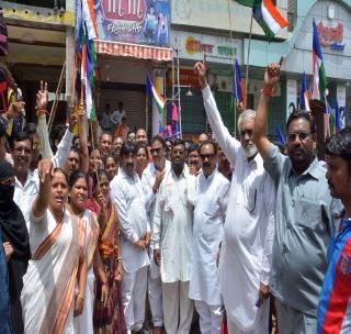 Spontaneous response to 'Bandh' | ‘भारिप’च्या बंदला उत्स्फूर्त प्रतिसाद Spontaneous response to 'Bandh' | ‘भारिप’च्या बंदला उत्स्फूर्त प्रतिसाद