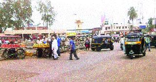 The encroachment outside the railway station was like ' | रेल्वेस्थानकाबाहेरील अतिक्रमण ‘जैसे थे’