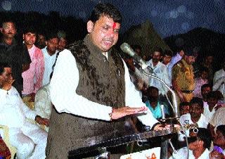 Dada's fodder, he will ask for the farmland | दावणीला चारा, मागेल त्याला शेततळे Dada's fodder, he will ask for the farmland | दावणीला चारा, मागेल त्याला शेततळे