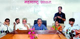 With the former meeting, the Commissioner's guard on the guard | पूर्व बैठक घेऊन आयुक्तांची पालकमंत्र्यांवर कुरघोडी With the former meeting, the Commissioner's guard on the guard | पूर्व बैठक घेऊन आयुक्तांची पालकमंत्र्यांवर कुरघोडी