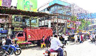 Ganeshmandal pavilion sizes are smaller | गणेशमंडळांच्या मंडपांचे आकार छोटे Ganeshmandal pavilion sizes are smaller | गणेशमंडळांच्या मंडपांचे आकार छोटे