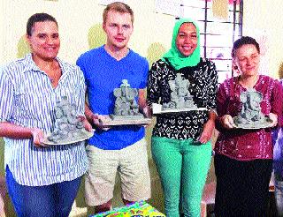 Ganesh idol created by foreign guests | परदेशी पाहुण्यांनी बनविली गणेशमूर्ती