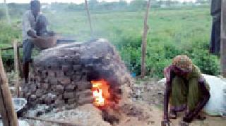 Burning furnace for Janmashtami: | जन्माष्टमीसाठी लाह्या भाजणारी भट्टी : Burning furnace for Janmashtami: | जन्माष्टमीसाठी लाह्या भाजणारी भट्टी :