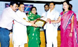 12 teachers, 65 students felicitated | १२ शिक्षक, ६५ विद्यार्थ्यांचा सत्कार 12 teachers, 65 students felicitated | १२ शिक्षक, ६५ विद्यार्थ्यांचा सत्कार