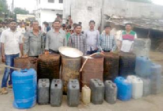 Police launched a liquor campaign in 74 villages | पोलिसांनी ७४ गावांमध्ये राबविली दारूबंदी मोहीम