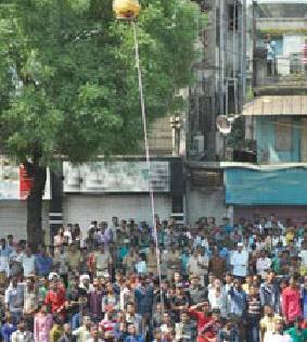 Action on the Dahihandi Organizers | दहिहंडी आयोजकांवर कारवाईची टांगती तलवार