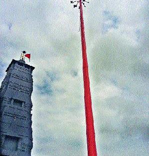 108 feet of Trishulacha on Nilparvat Akashada | निलपर्वत आखाडा येथे १०८ फुटी त्रिशुलाचे लोकार्पण