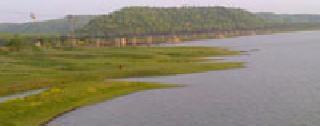 The district is in deep water shortage | जिल्हा भीषण पाणी टंचाईच्या सावटात The district is in deep water shortage | जिल्हा भीषण पाणी टंचाईच्या सावटात