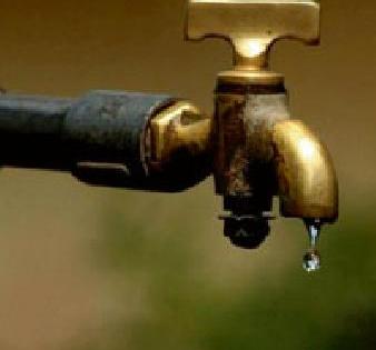 Anxiety in Chandrapurkar due to irregular water supply | अनियमित पाणी पुरवठ्यामुळे चंद्रपूरकरांत संताप Anxiety in Chandrapurkar due to irregular water supply | अनियमित पाणी पुरवठ्यामुळे चंद्रपूरकरांत संताप