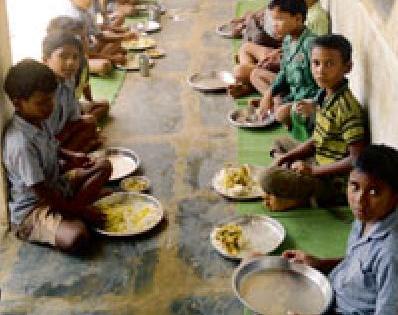 Little birds feeding scarcity | चिमुकल्यांचा आहार निकृष्ट Little birds feeding scarcity | चिमुकल्यांचा आहार निकृष्ट