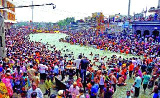 Stay of devotees; The third setting of the glory | भाविकांचा मुक्काम; तिसऱ्या पर्वणीची आस
