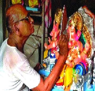 The traditional sculptor of the village | गावोगावी पारंपरिक मूर्तिकार