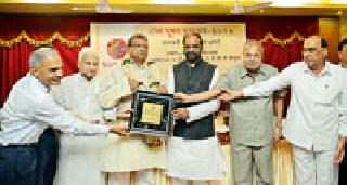Anandvan project should be resolved now | आनंदवन प्रकल्प आता संपायला हवा Anandvan project should be resolved now | आनंदवन प्रकल्प आता संपायला हवा