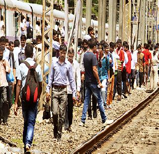 Wasting a big disaster on the Western Railway ... | पश्चिम रेल्वेवर मोठा अनर्थ टळला...