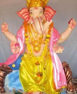 Devotees of devotees for the establishment of Bappa | बाप्पाच्या स्थापनेसाठी भक्तांची लगबग Devotees of devotees for the establishment of Bappa | बाप्पाच्या स्थापनेसाठी भक्तांची लगबग