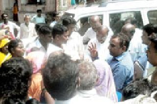 A rally of villagers on the police station | पोलीस ठाण्यावर धडकला ग्रामस्थांचा मोर्चा A rally of villagers on the police station | पोलीस ठाण्यावर धडकला ग्रामस्थांचा मोर्चा