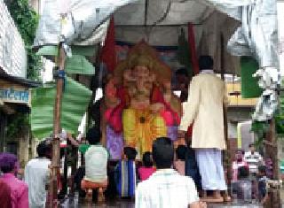 Regardless of arrival in the rainy season | रिमझिम पावसात गणरायाचे आगमन Regardless of arrival in the rainy season | रिमझिम पावसात गणरायाचे आगमन
