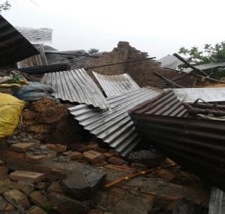 Rainfall in Washim district; Downfall of the house in the store | वाशिम जिल्ह्यात सर्वदूर पाऊस; ढोरखेड्यात घरांची पडझड