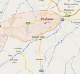 Terrorists attack Pakistani air force base in Peshawar, 30 dead | पेशावरमध्ये पाकिस्तानी हवाई दलाच्या तळावर दहशतवाद्यांचा हल्ला, ३० ठार