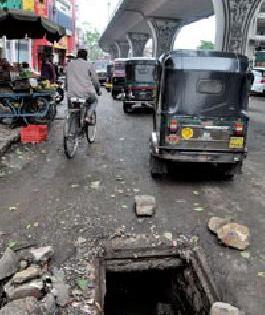 Rajkamal Chowk fatal pit ... | राजकमल चौकातील जीवघेणा खड्डा... Rajkamal Chowk fatal pit ... | राजकमल चौकातील जीवघेणा खड्डा...