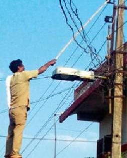 The text of the board to take electricity connection | वीजजोडणी घेण्याकडे मंडळाची पाठ The text of the board to take electricity connection | वीजजोडणी घेण्याकडे मंडळाची पाठ