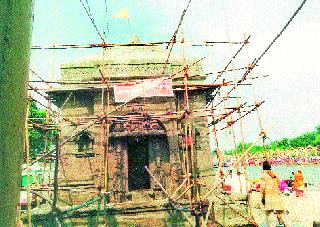 Negligence of the temple of Talkukeshwar | टाळकुटेश्वर मंदिराकडे दुर्लक्ष Negligence of the temple of Talkukeshwar | टाळकुटेश्वर मंदिराकडे दुर्लक्ष