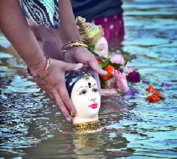 Message to Ganaraya along with Gauri | गौरींबरोबरच गणरायालाही निरोप Message to Ganaraya along with Gauri | गौरींबरोबरच गणरायालाही निरोप