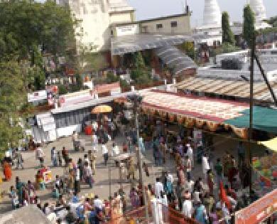 SiddhiVinayak Temple, lit by millions of lamps | लक्षावधी दिव्यांनी उजळले सिद्धीविनायक मंदिर