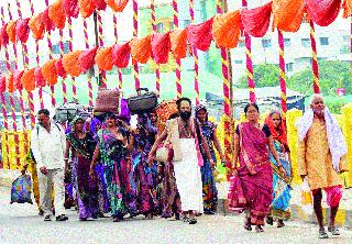 The crowd of devotees on Kapila Sangama | कपिला संगमावर भाविकांची गर्दी The crowd of devotees on Kapila Sangama | कपिला संगमावर भाविकांची गर्दी