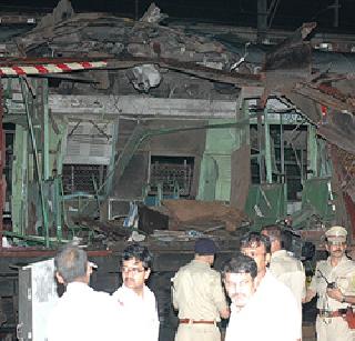 7/11 Mumbai blasts, government lawyers demand death sentence for 8 convicts | ७/११ मुंबई बॉम्बस्फोट, ८ दोषींना फाशीची शिक्षा देण्याची सरकारी वकीलांची मागणी