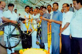 Felicitation of farmers in Tiroda Market Committee | तिरोडा बाजार समितीत शेतकऱ्यांचा सत्कार Felicitation of farmers in Tiroda Market Committee | तिरोडा बाजार समितीत शेतकऱ्यांचा सत्कार