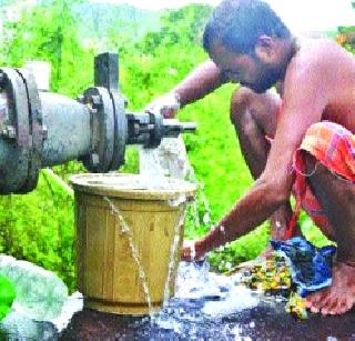 In the drought, the water scarcity continues | दुष्काळातही पाण्याची उधळपट्टी सुरू In the drought, the water scarcity continues | दुष्काळातही पाण्याची उधळपट्टी सुरू