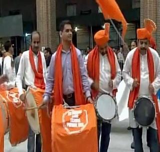 Akolekar honored Modi in New York | न्यूयॉर्कमध्ये मोदींच्या स्वागताचा मान अकोलेकरांना