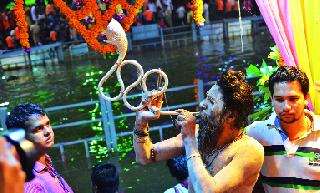 The 'royal' experience of Shaivas' vairagya | शैवांच्या वैराग्याची ‘शाही’ अनुभूती The 'royal' experience of Shaivas' vairagya | शैवांच्या वैराग्याची ‘शाही’ अनुभूती