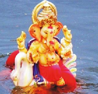 Goddess Ganpati of Pune's fifth highest honor | पुण्यातील पाचही मानाच्या गणपतींचे हौदात विसर्जन